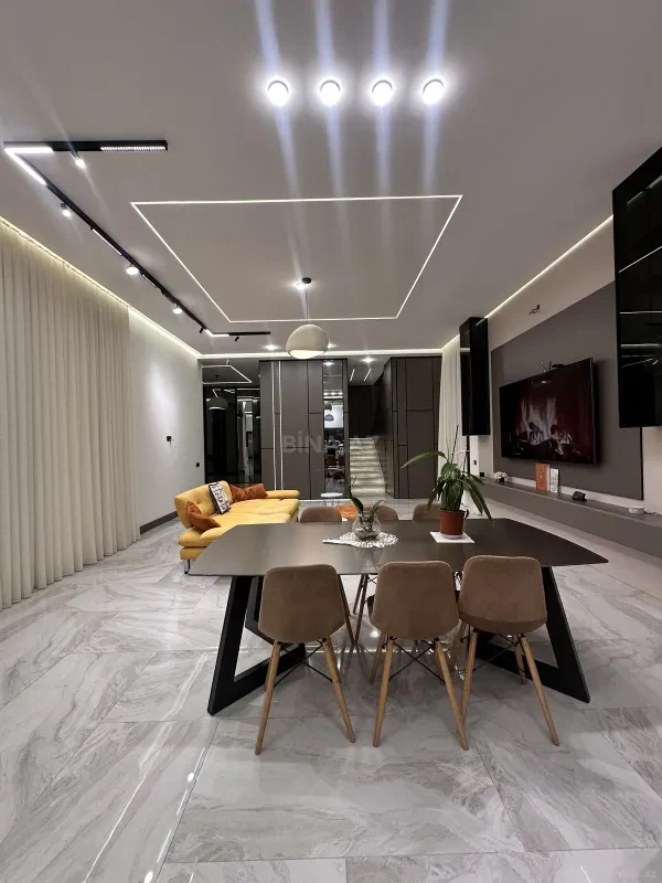Satılır 6 otaqlı həyət evi 300 m²