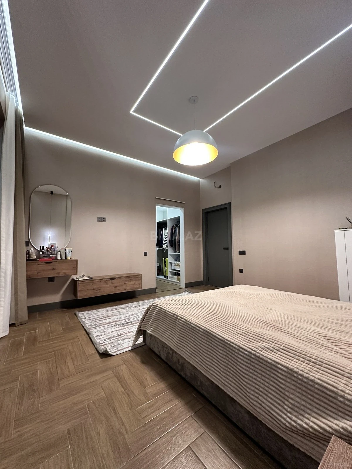 Satılır 6 otaqlı həyət evi 300 m²