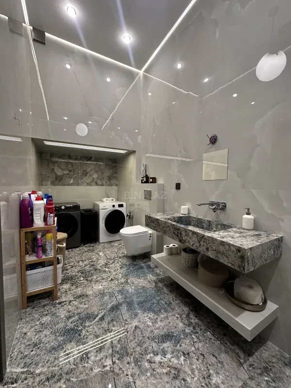 Satılır 6 otaqlı həyət evi 300 m²