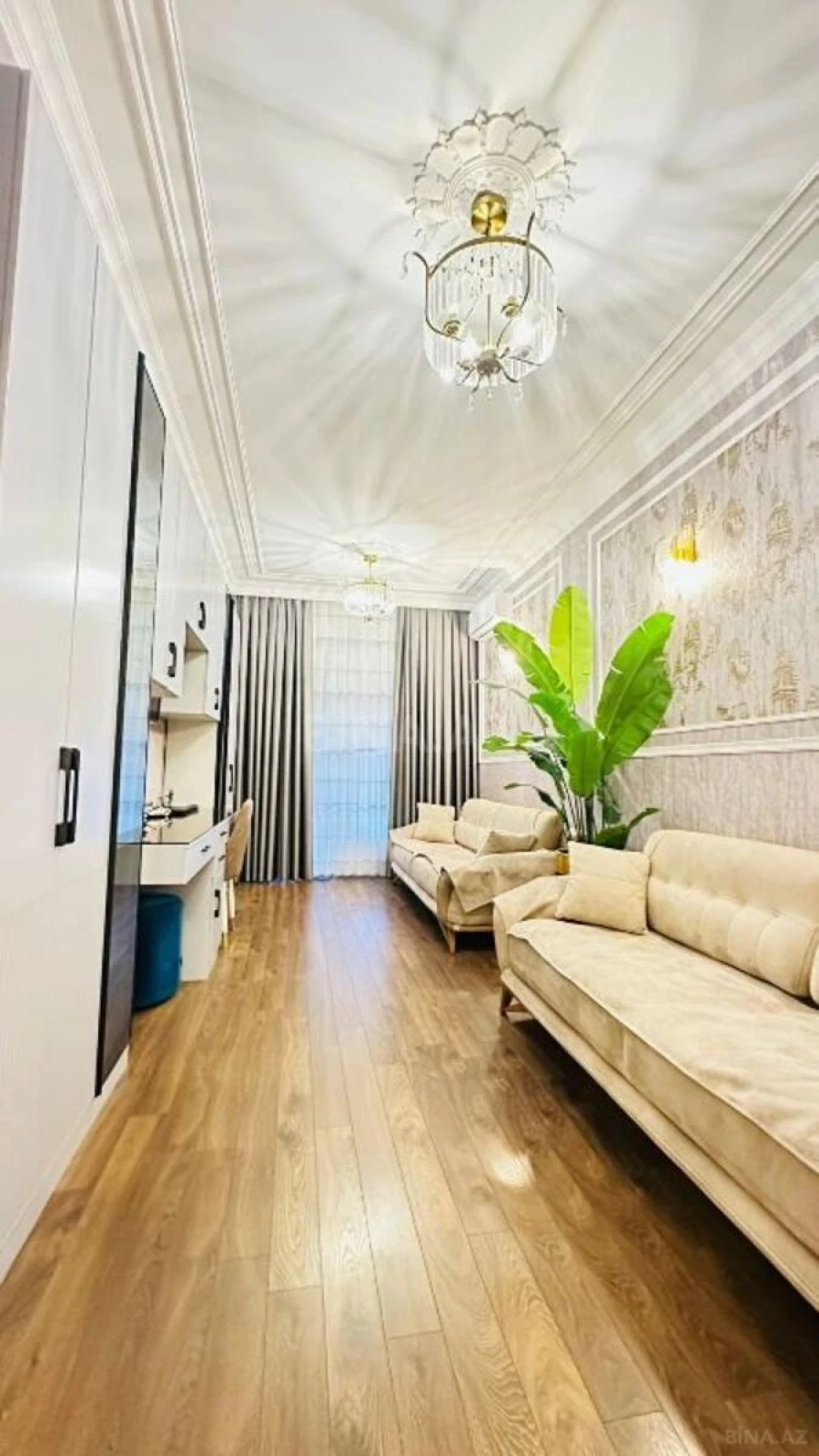 Satılır 3 otaqlı mənzil 165 m²