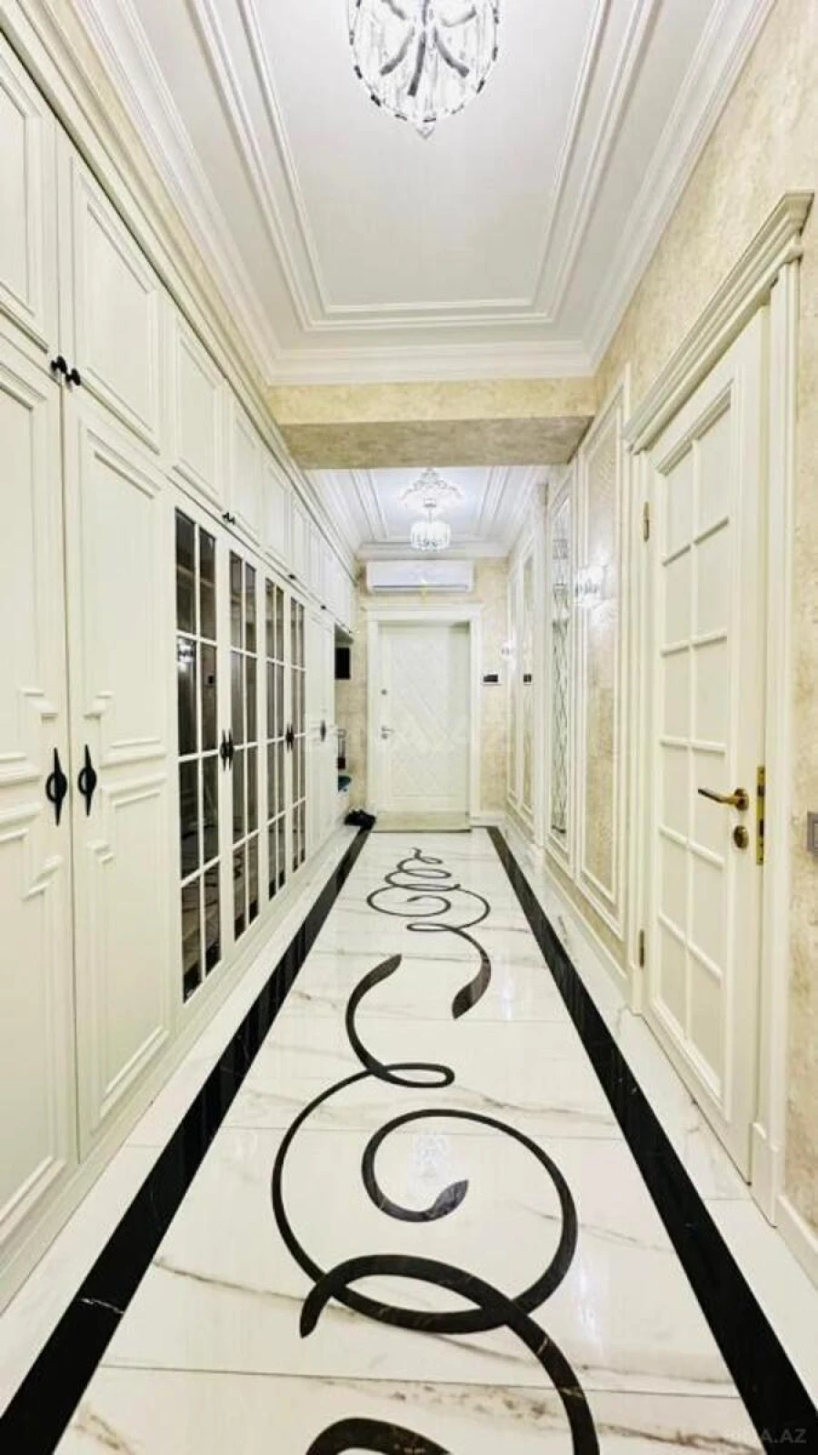 Satılır 3 otaqlı mənzil 165 m²