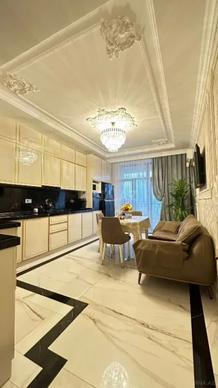 Satılır 3 otaqlı mənzil 165 m²