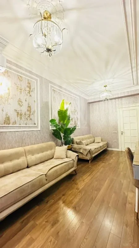 Satılır 3 otaqlı mənzil 165 m²
