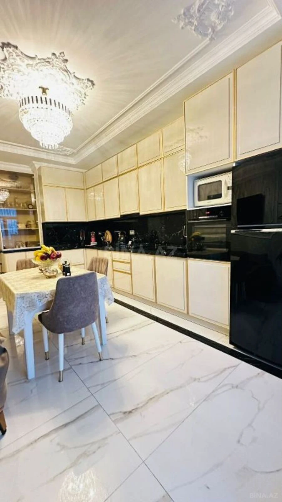 Satılır 3 otaqlı mənzil 165 m²