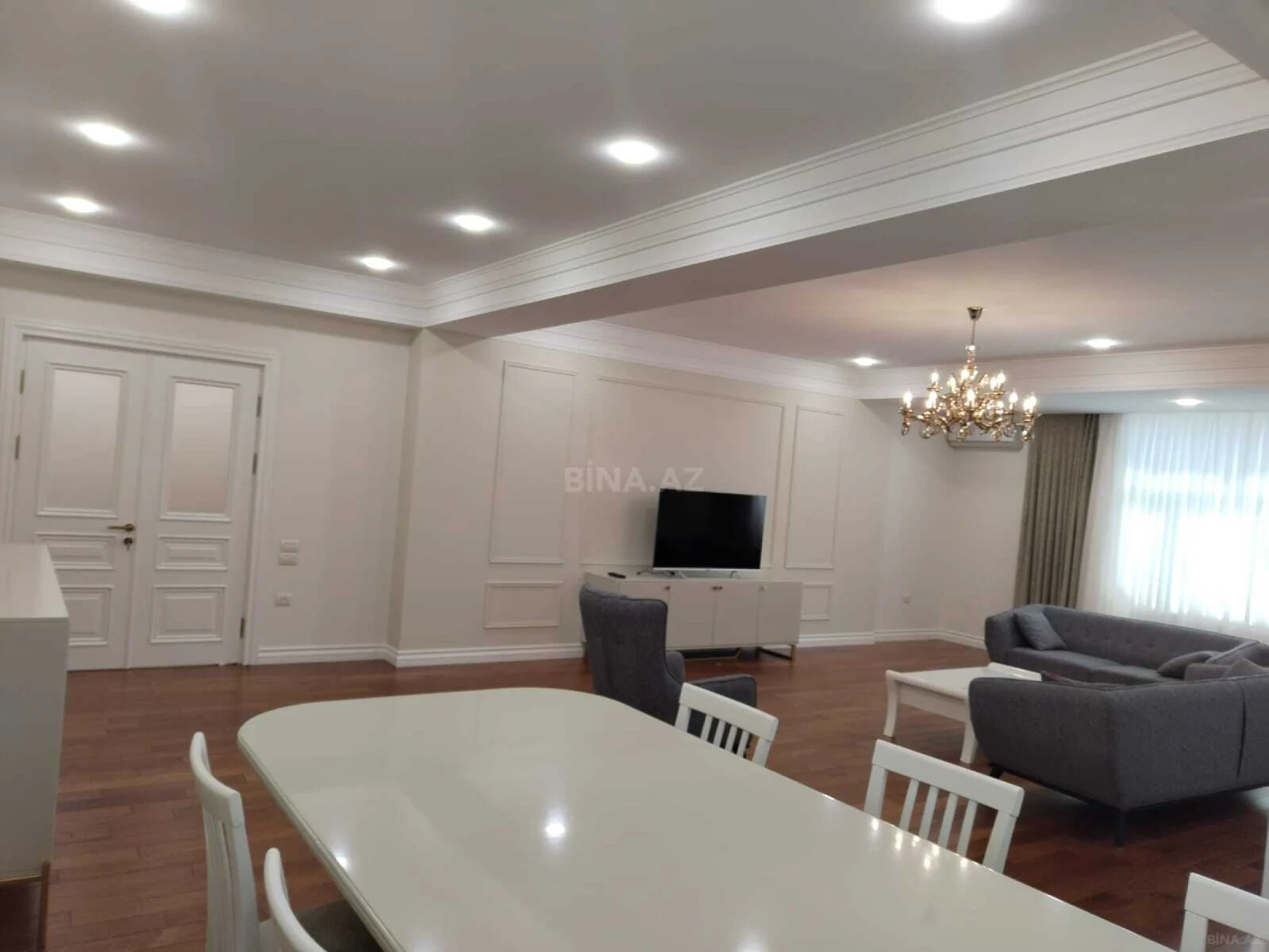 Satılır 5 otaqlı mənzil 230 m²