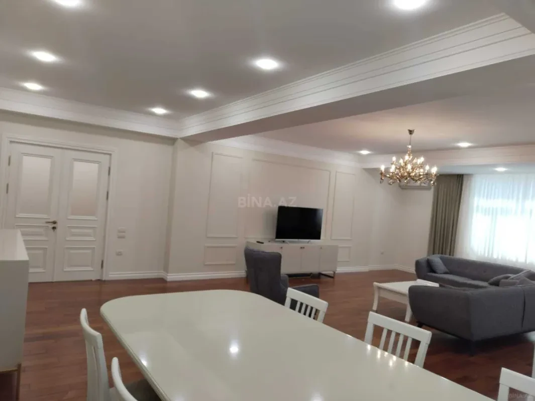 Satılır 5 otaqlı mənzil 230 m²