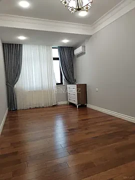 Satılır 5 otaqlı mənzil 230 m²