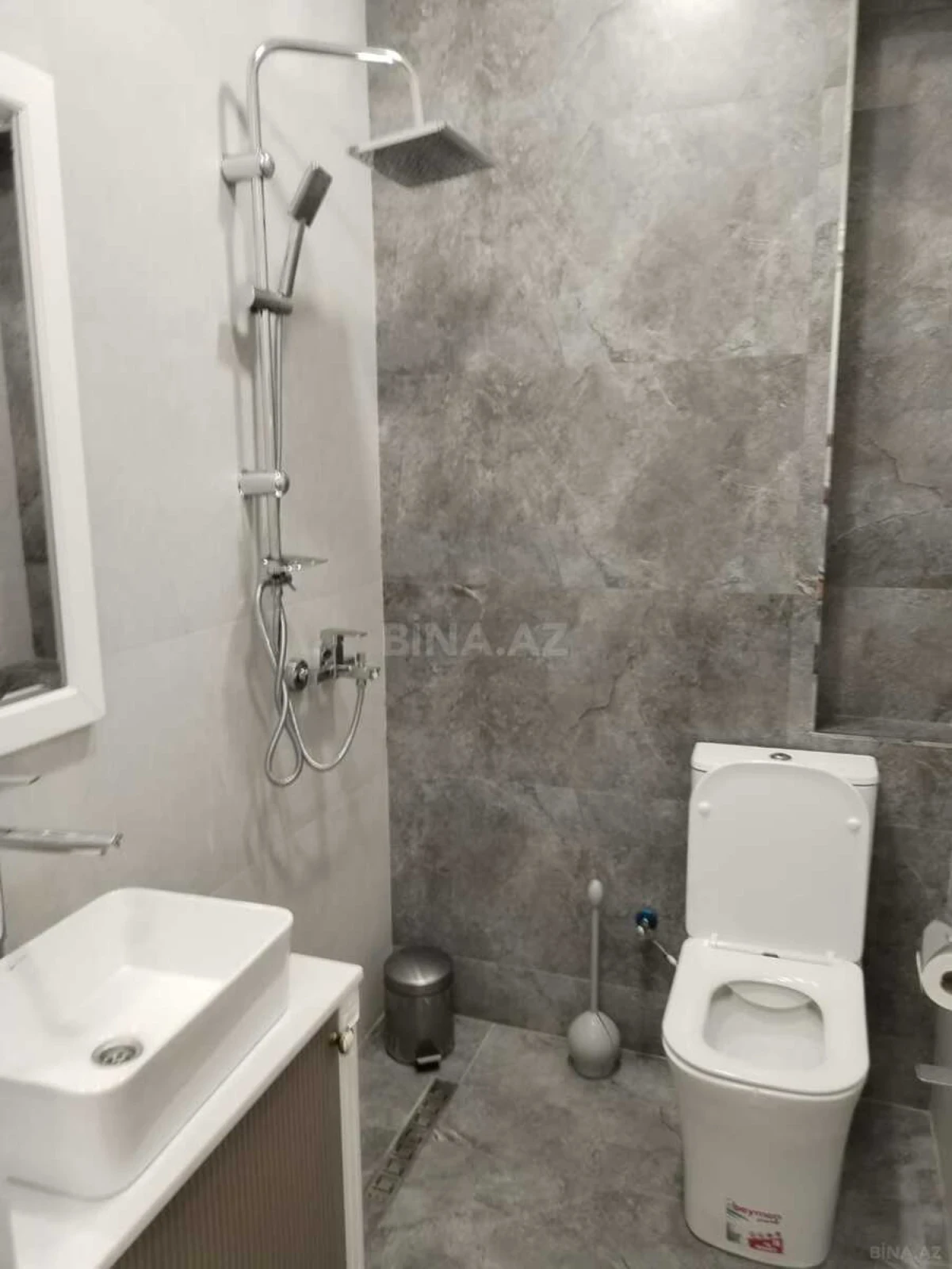 Satılır 5 otaqlı mənzil 230 m²