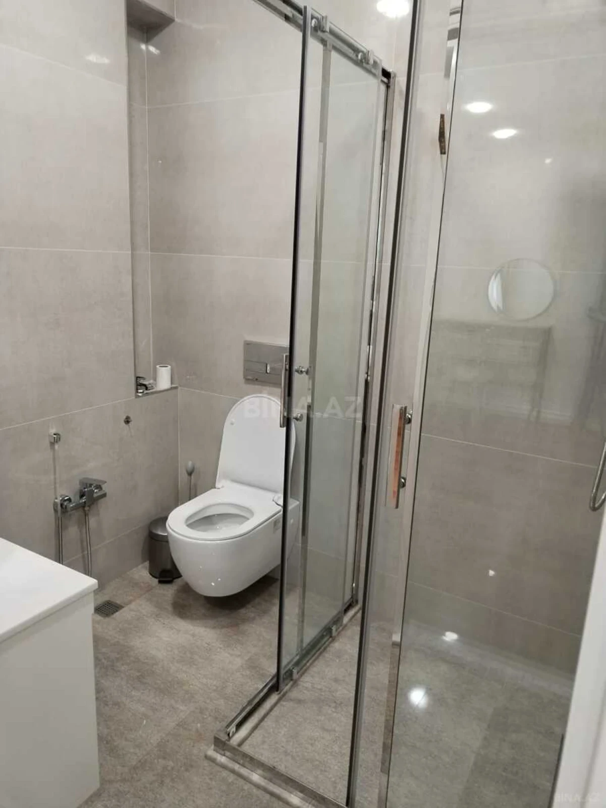 Satılır 5 otaqlı mənzil 230 m²