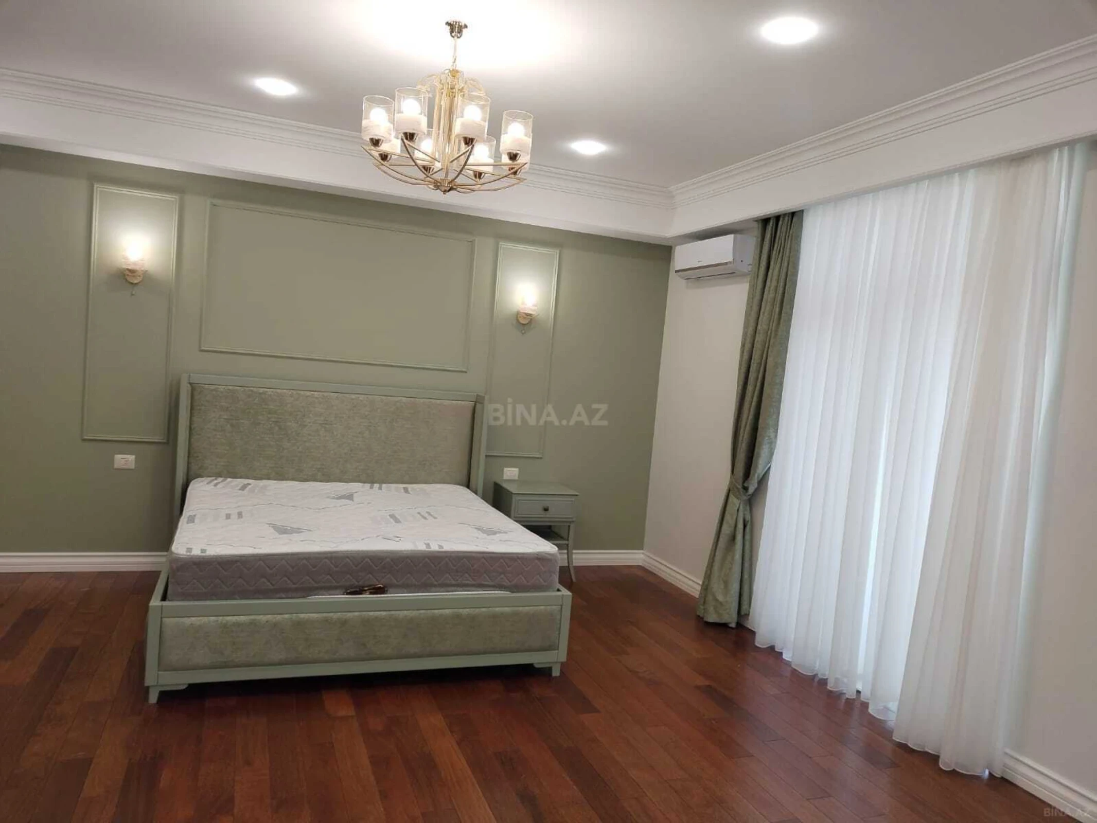 Satılır 5 otaqlı mənzil 230 m²