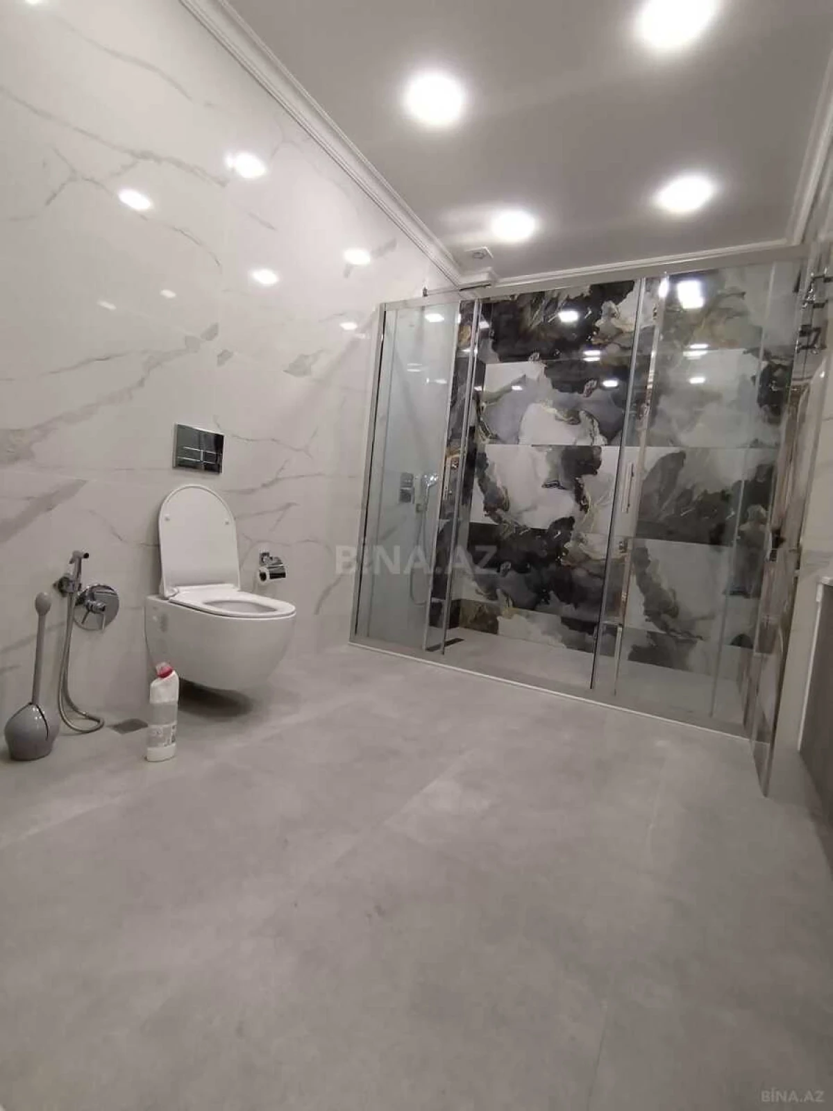 Satılır 5 otaqlı mənzil 230 m²