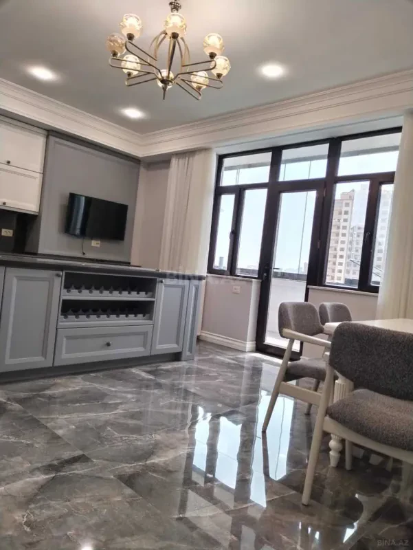 Satılır 5 otaqlı mənzil 230 m²