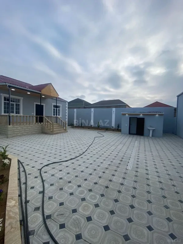 Satılır 3 otaqlı həyət evi 400 m²