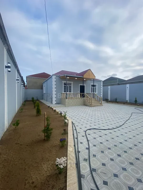 Satılır 3 otaqlı həyət evi 400 m²