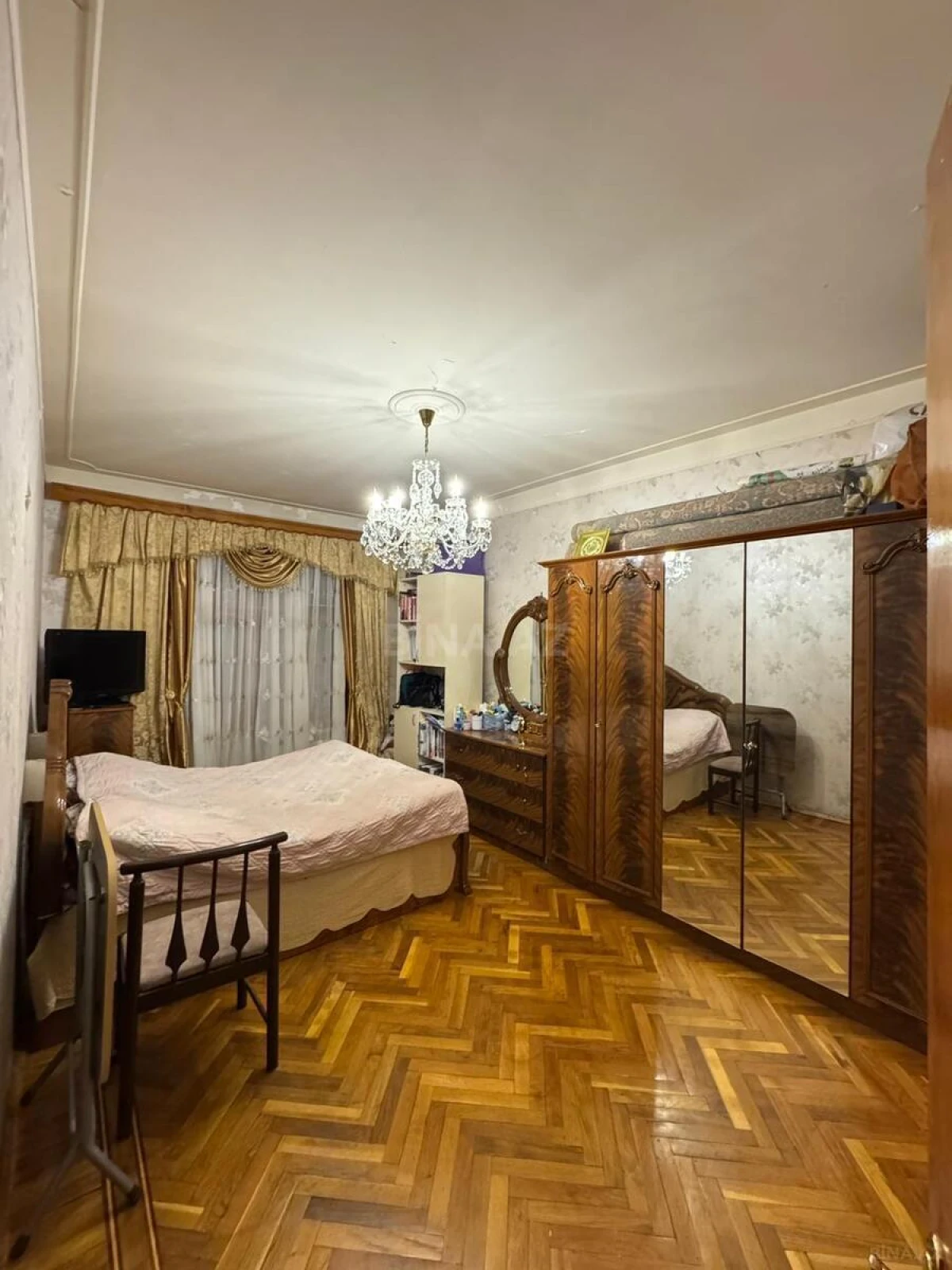 Satılır 5 otaqlı mənzil 110 m²