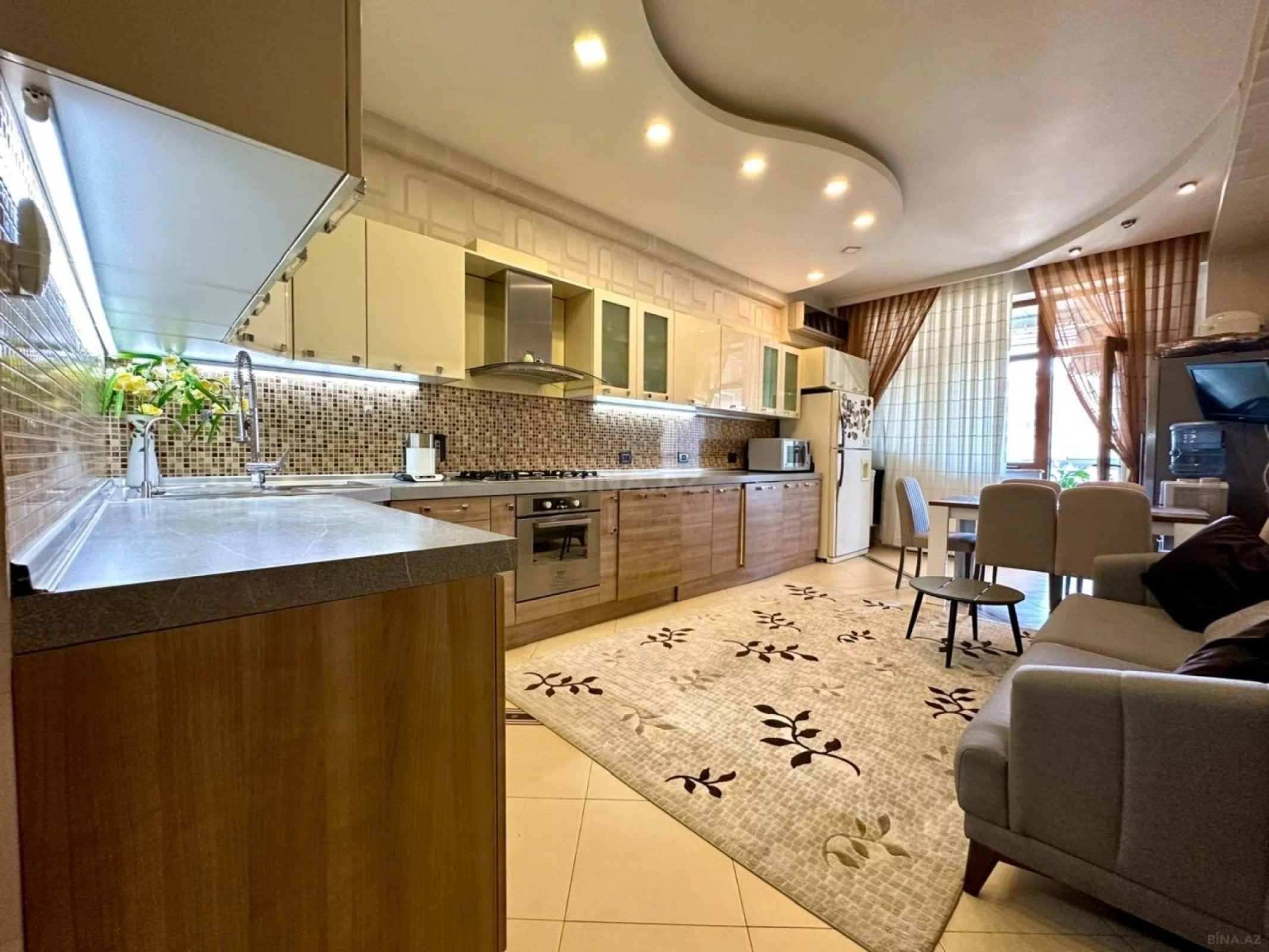 Satılır 4 otaqlı mənzil 240 m²