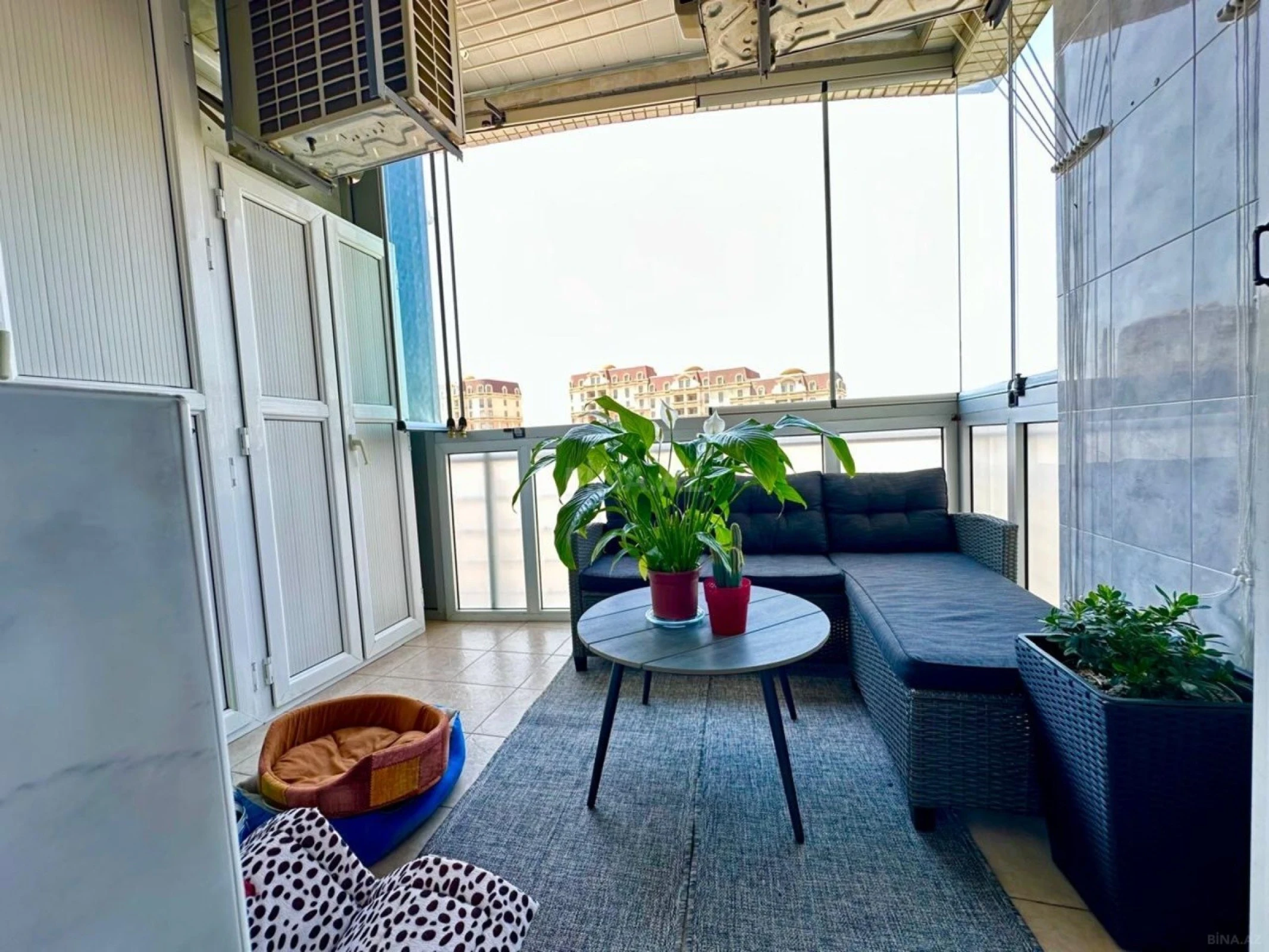 Satılır 4 otaqlı mənzil 240 m²