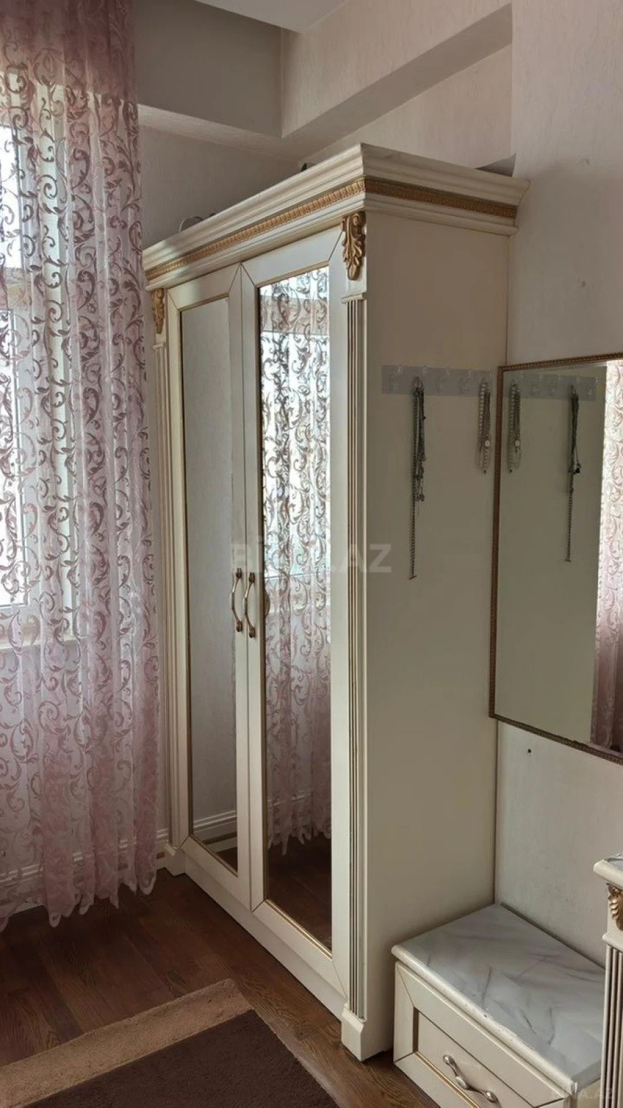 Satılır 4 otaqlı mənzil 92 m²