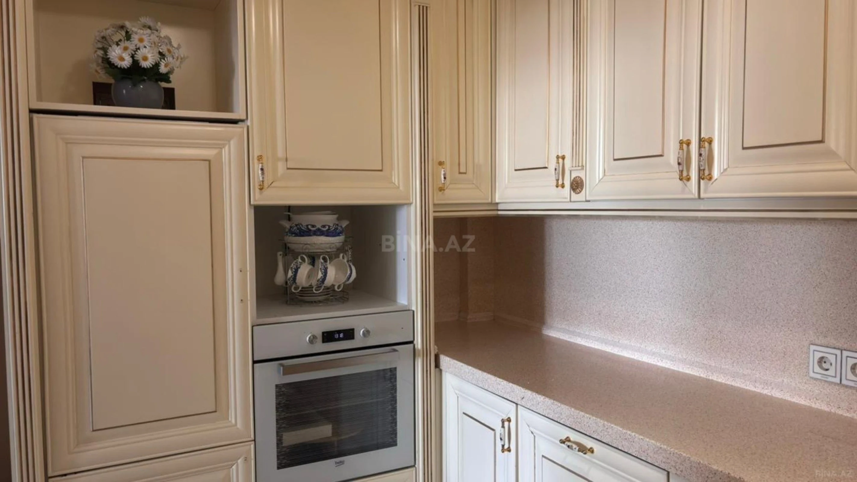 Satılır 4 otaqlı mənzil 92 m²