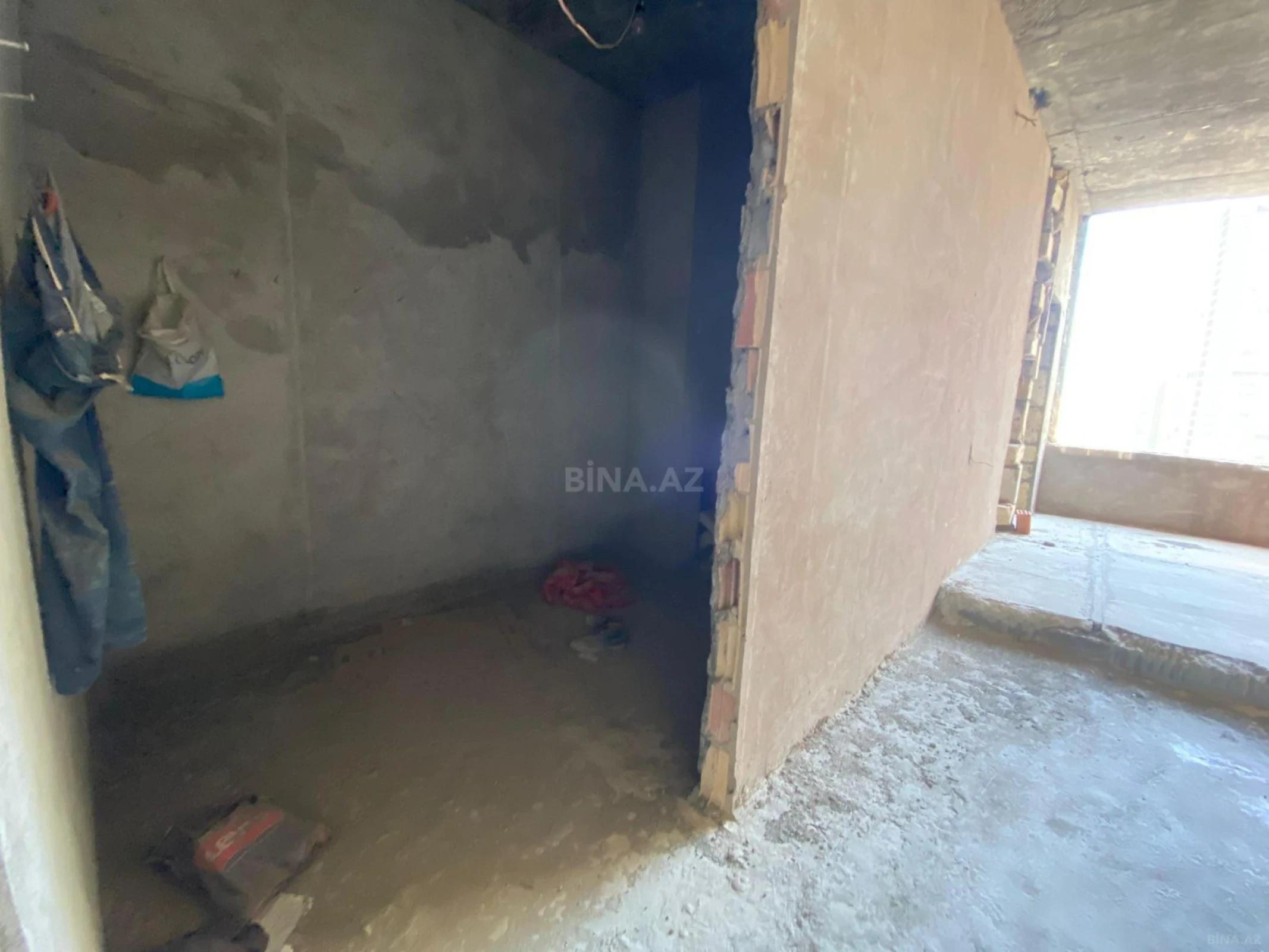 Satılır 4 otaqlı mənzil 185 m²