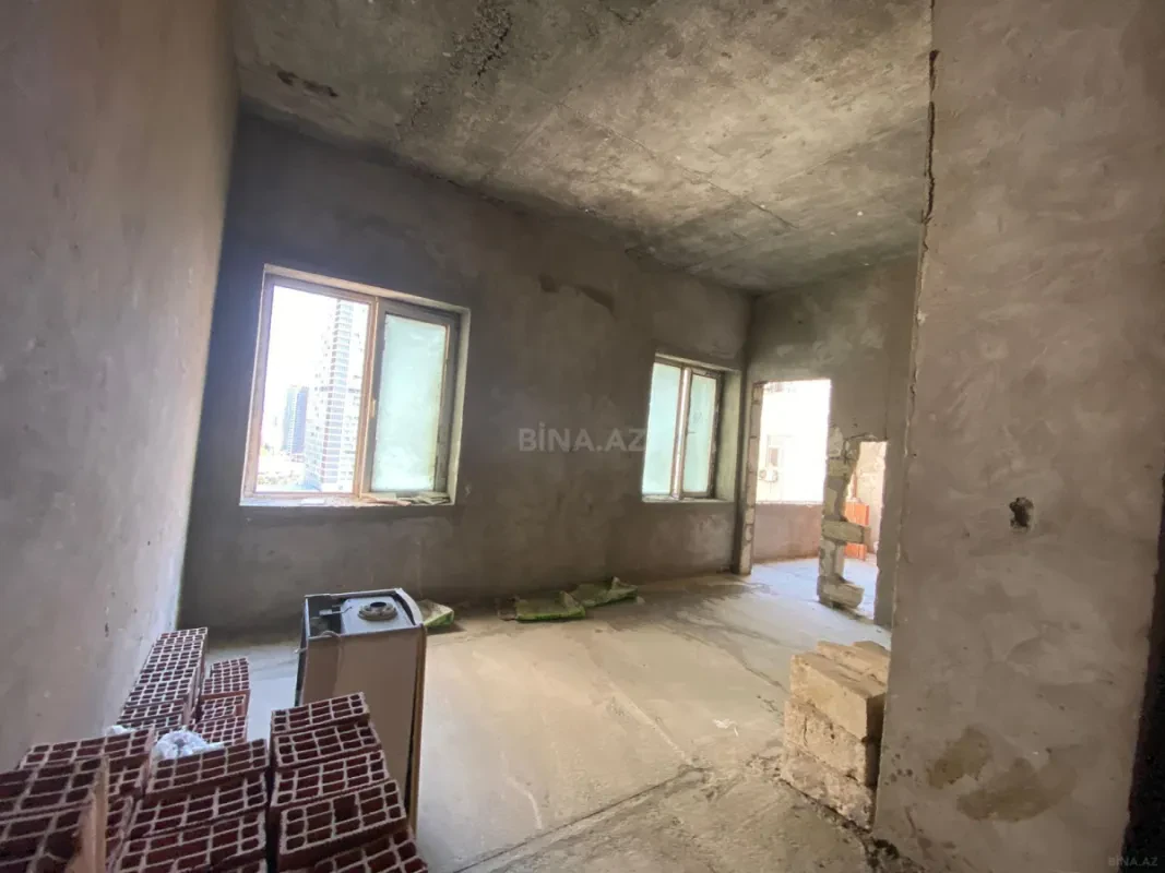 Satılır 4 otaqlı mənzil 185 m²