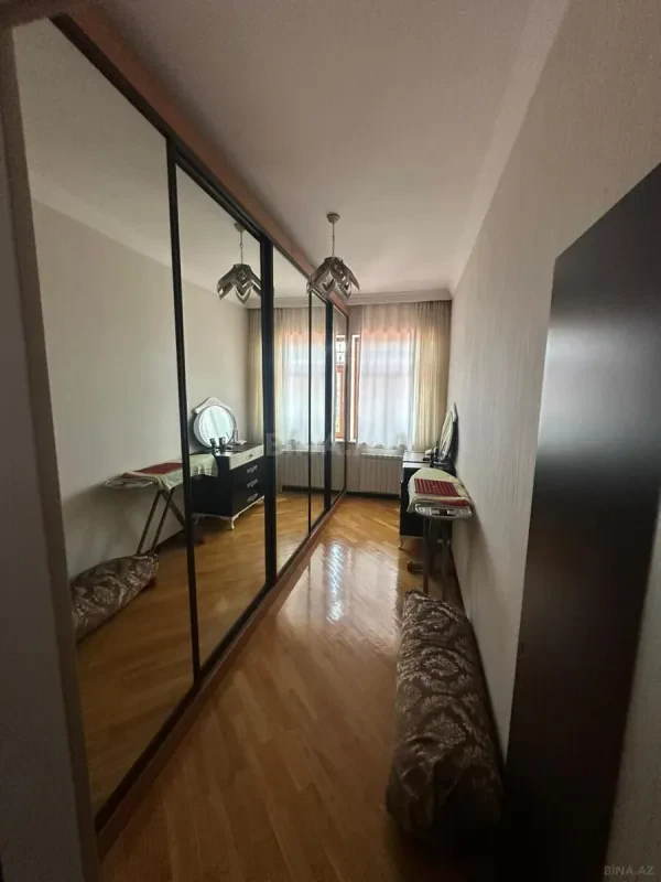 Satılır 5 otaqlı həyət evi 250 m²