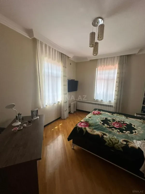 Satılır 5 otaqlı həyət evi 250 m²