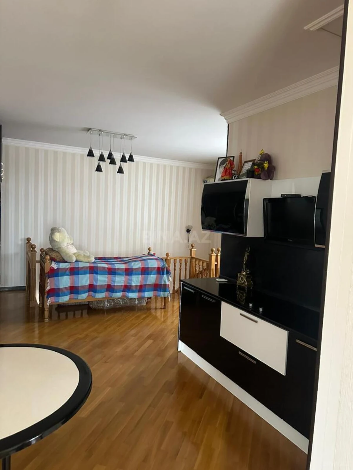 Satılır 5 otaqlı həyət evi 250 m²