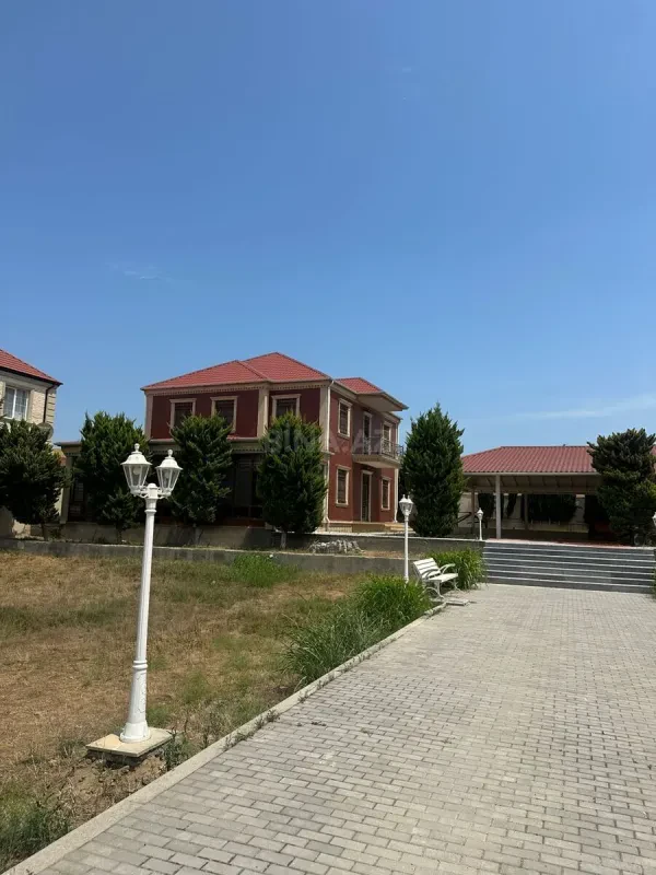 Satılır 5 otaqlı həyət evi 250 m²