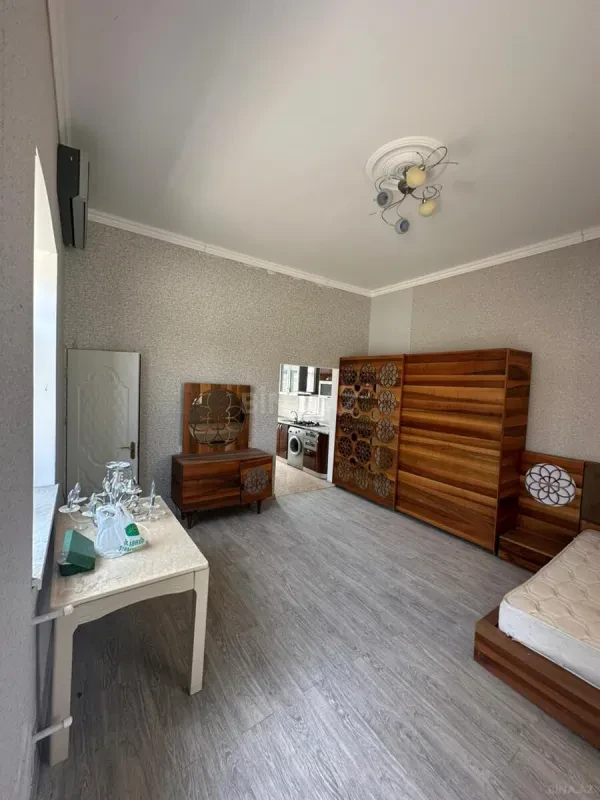 Satılır 5 otaqlı həyət evi 250 m²