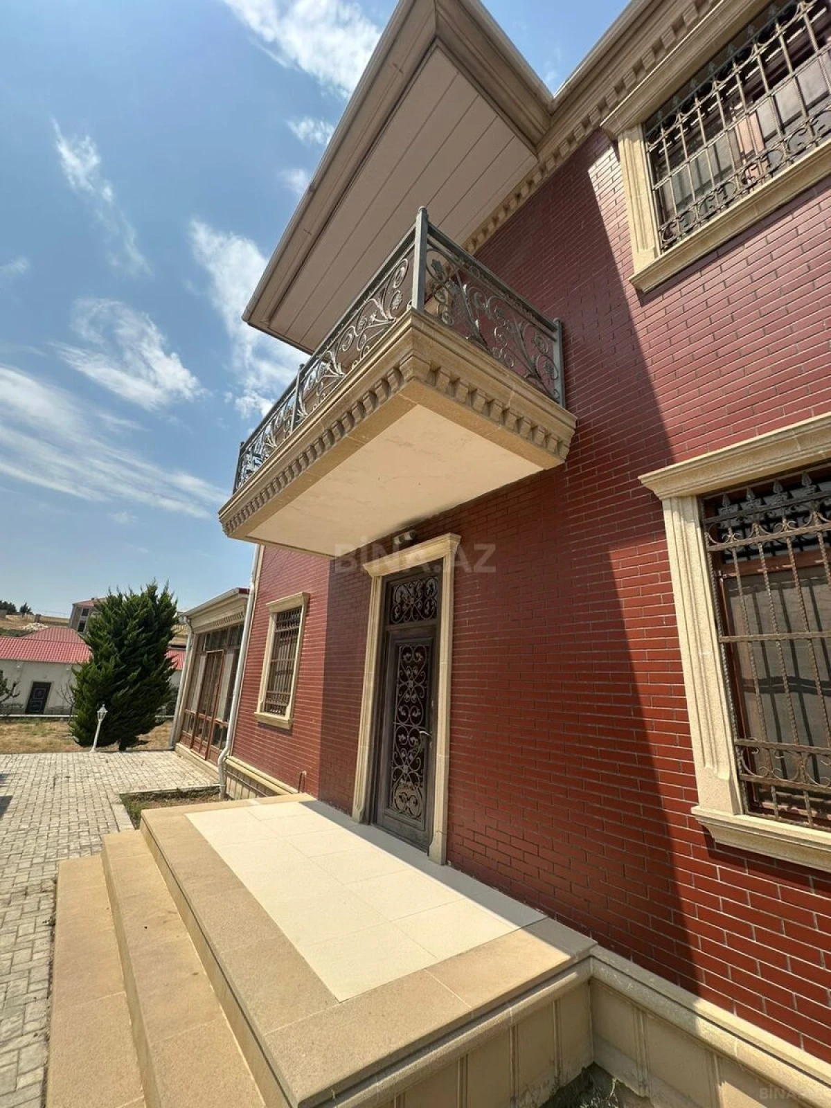 Satılır 5 otaqlı həyət evi 250 m²