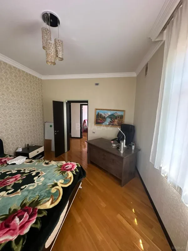 Satılır 5 otaqlı həyət evi 250 m²
