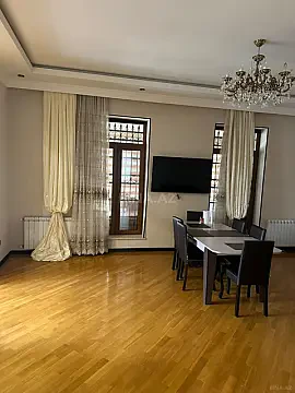 Satılır 5 otaqlı həyət evi 250 m²