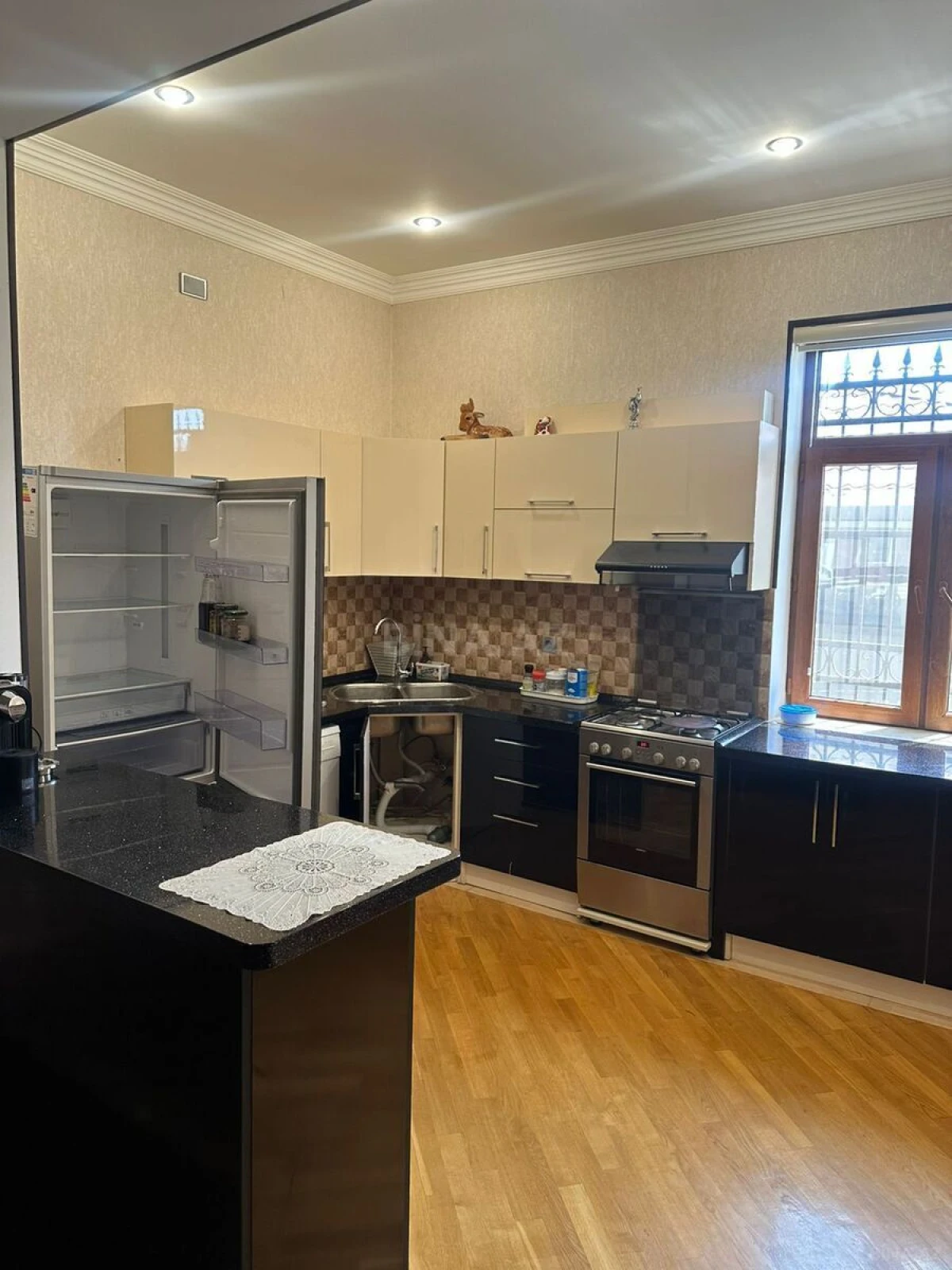 Satılır 5 otaqlı həyət evi 250 m²