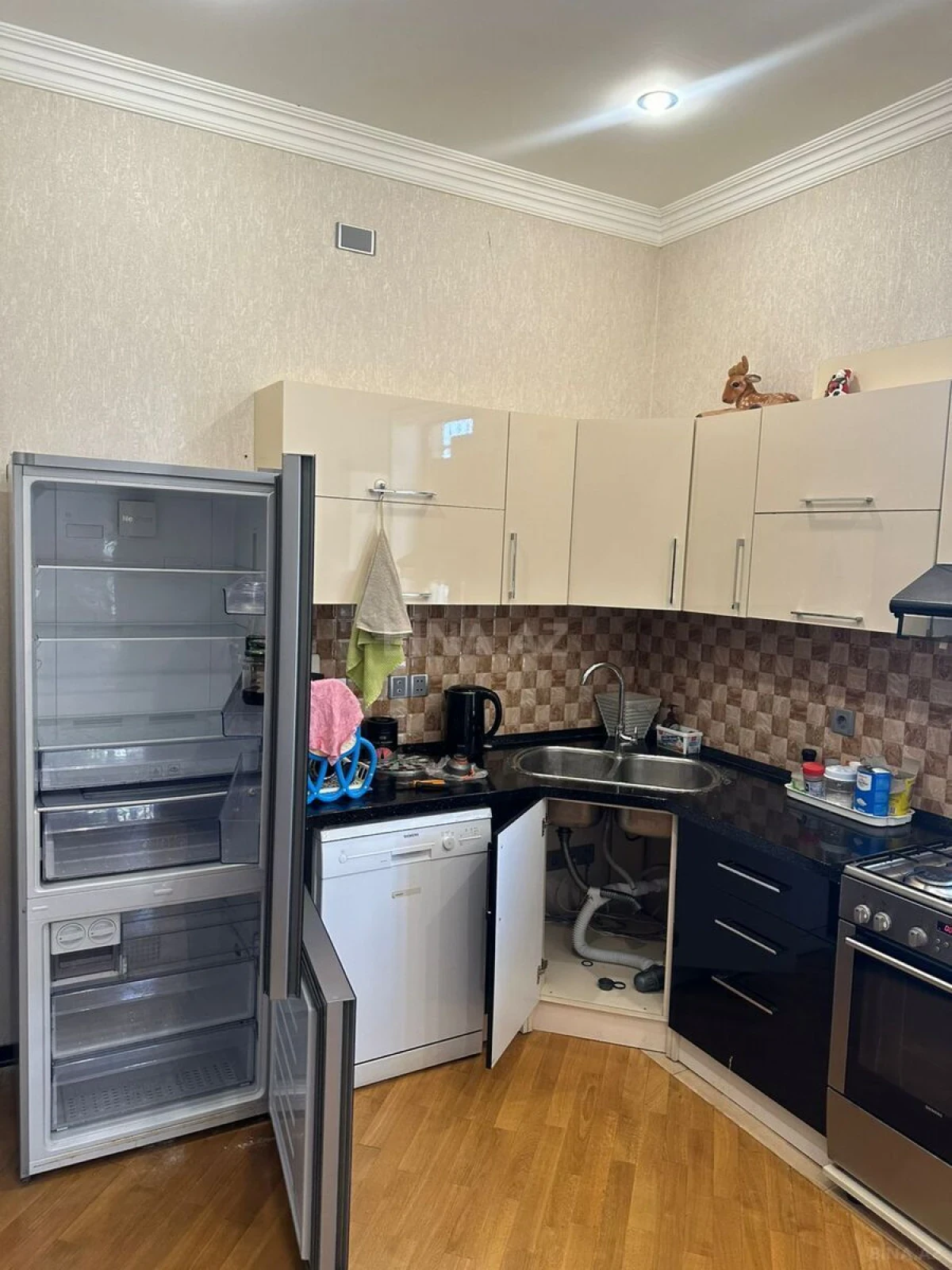 Satılır 5 otaqlı həyət evi 250 m²