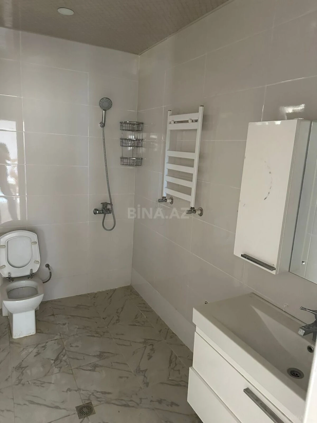 Satılır 5 otaqlı həyət evi 250 m²