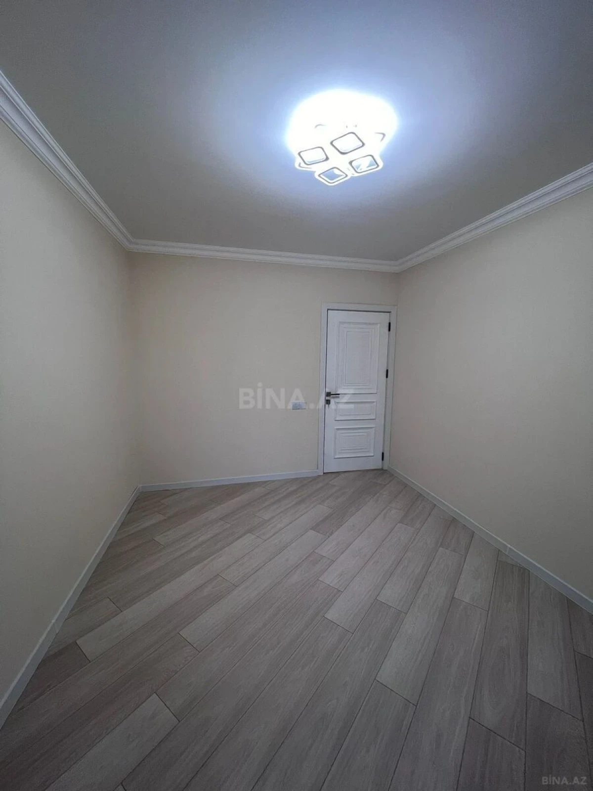 Satılır 4 otaqlı mənzil 110 m²