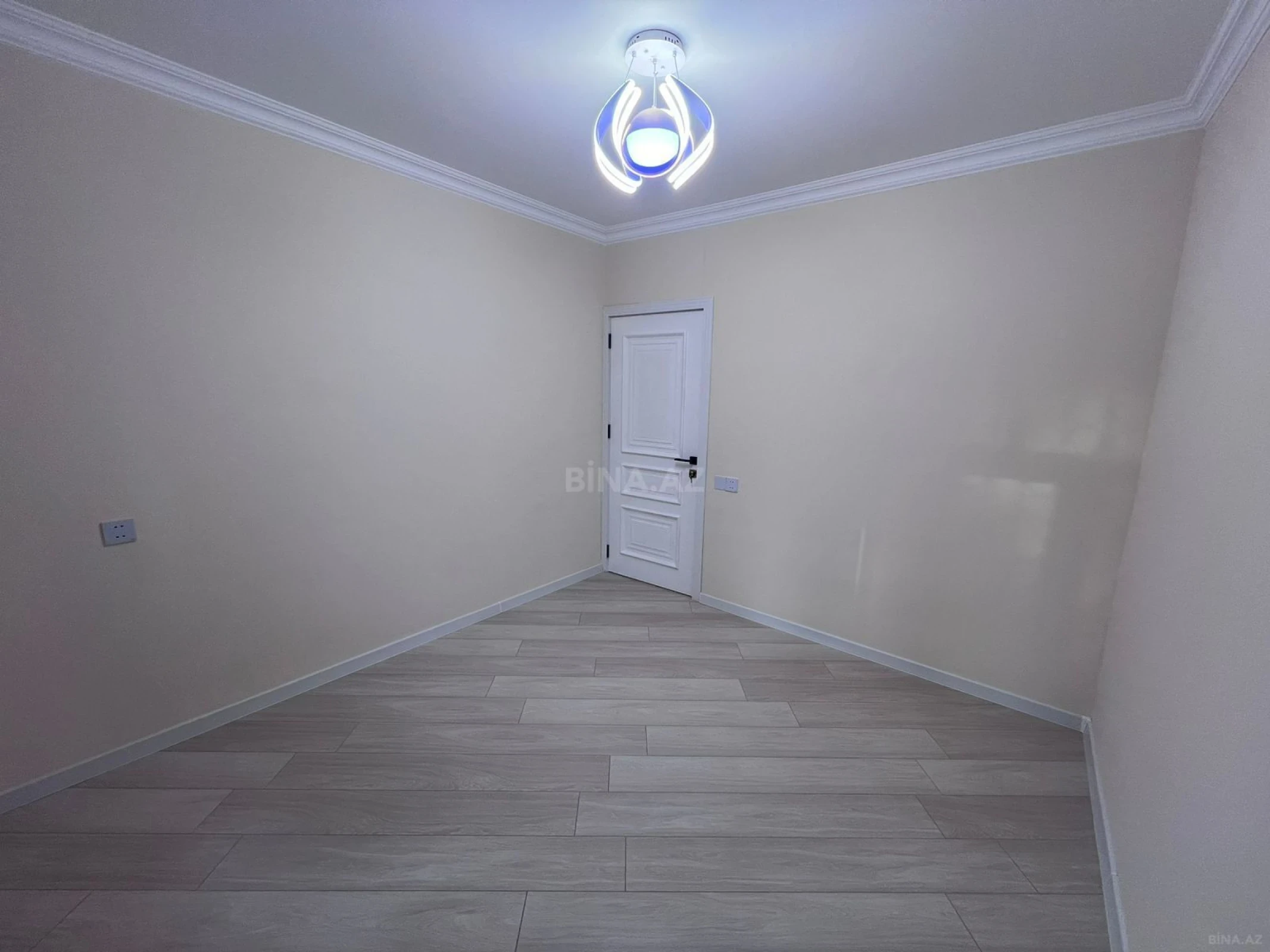 Satılır 4 otaqlı mənzil 110 m²