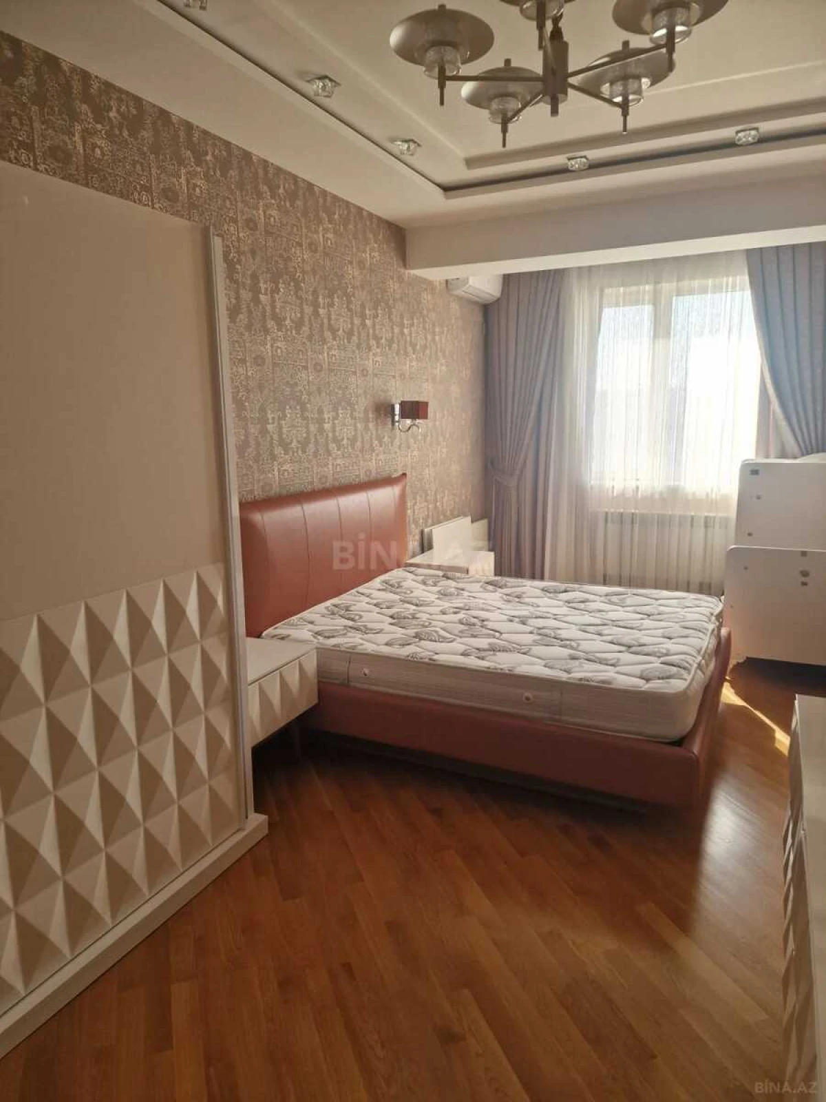 Kirayə verilir 3 otaqlı mənzil 135 m²