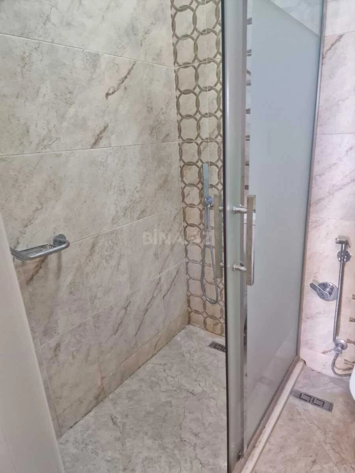 Kirayə verilir 3 otaqlı mənzil 135 m²