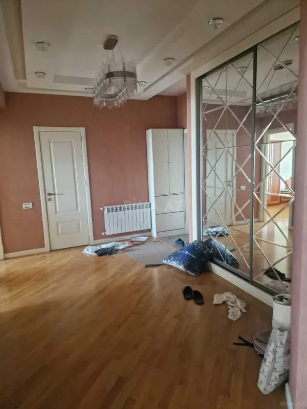 Kirayə verilir 3 otaqlı mənzil 135 m²