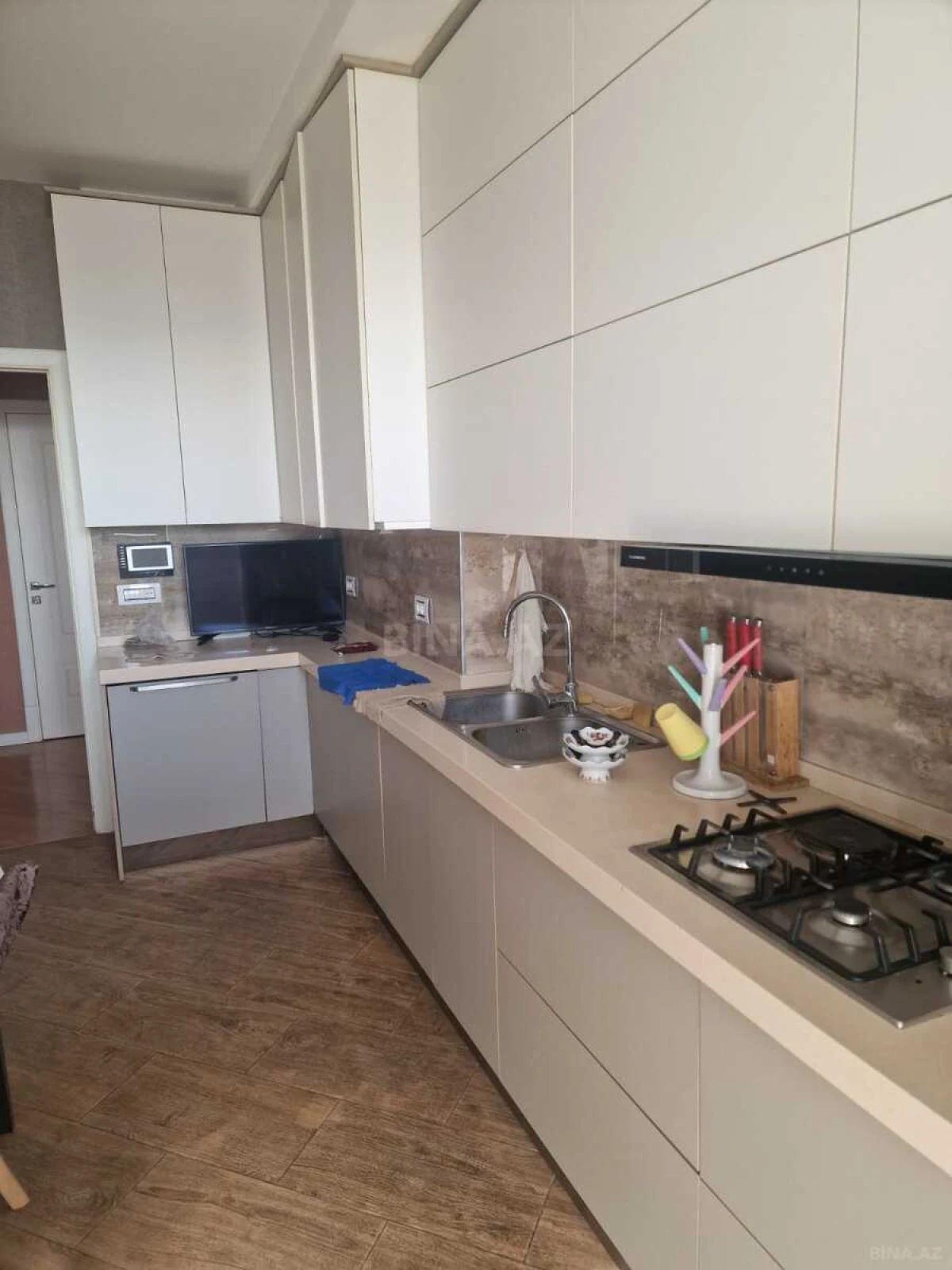 Kirayə verilir 3 otaqlı mənzil 135 m²