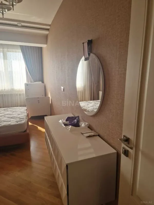 Kirayə verilir 3 otaqlı mənzil 135 m²