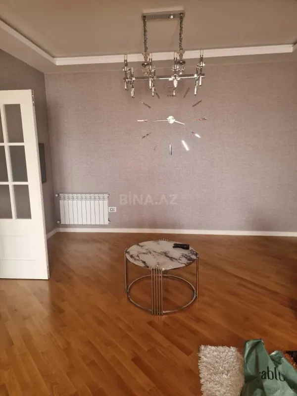 Kirayə verilir 3 otaqlı mənzil 135 m²
