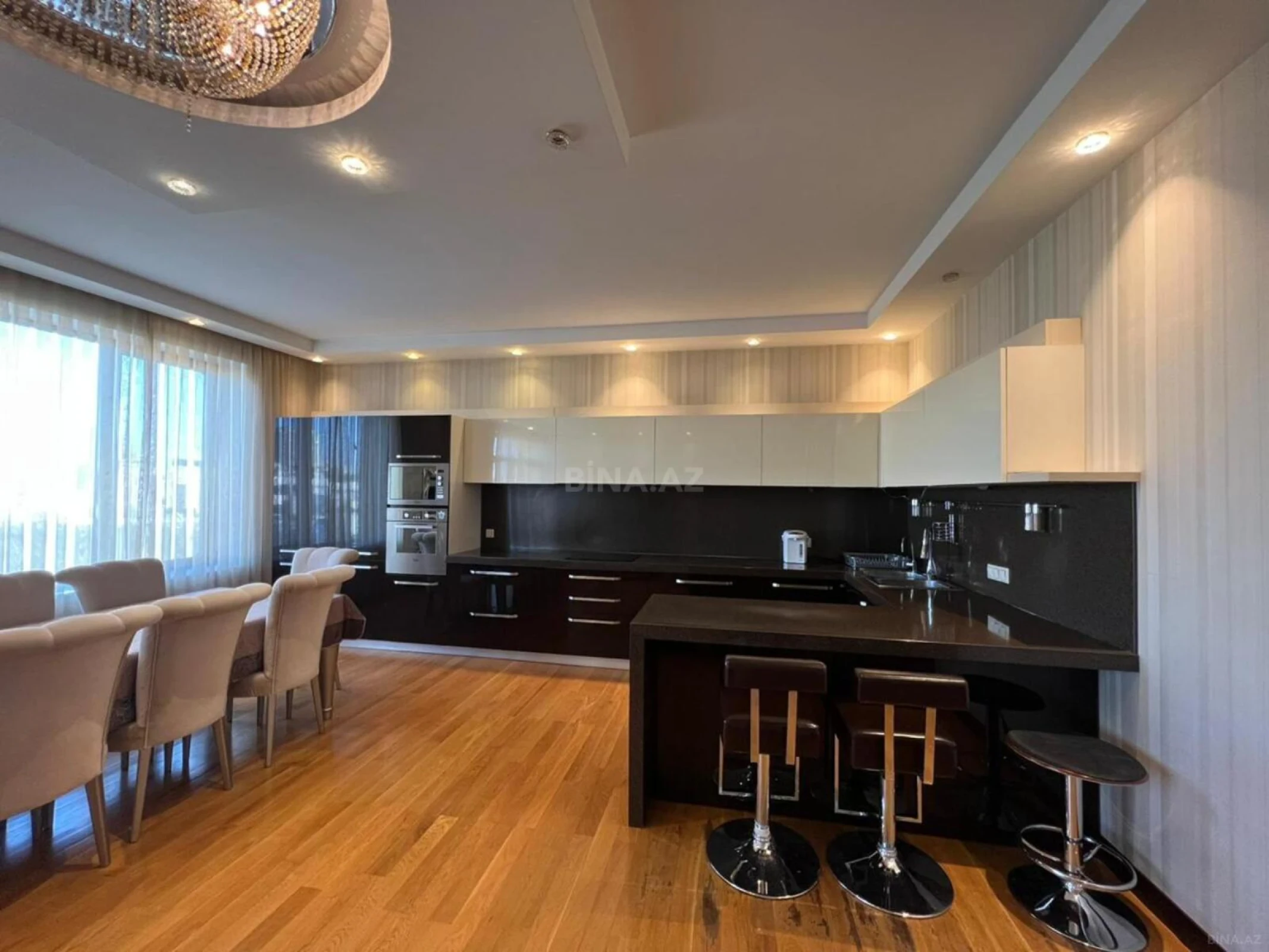 Kirayə verilir 3 otaqlı mənzil 180 m²