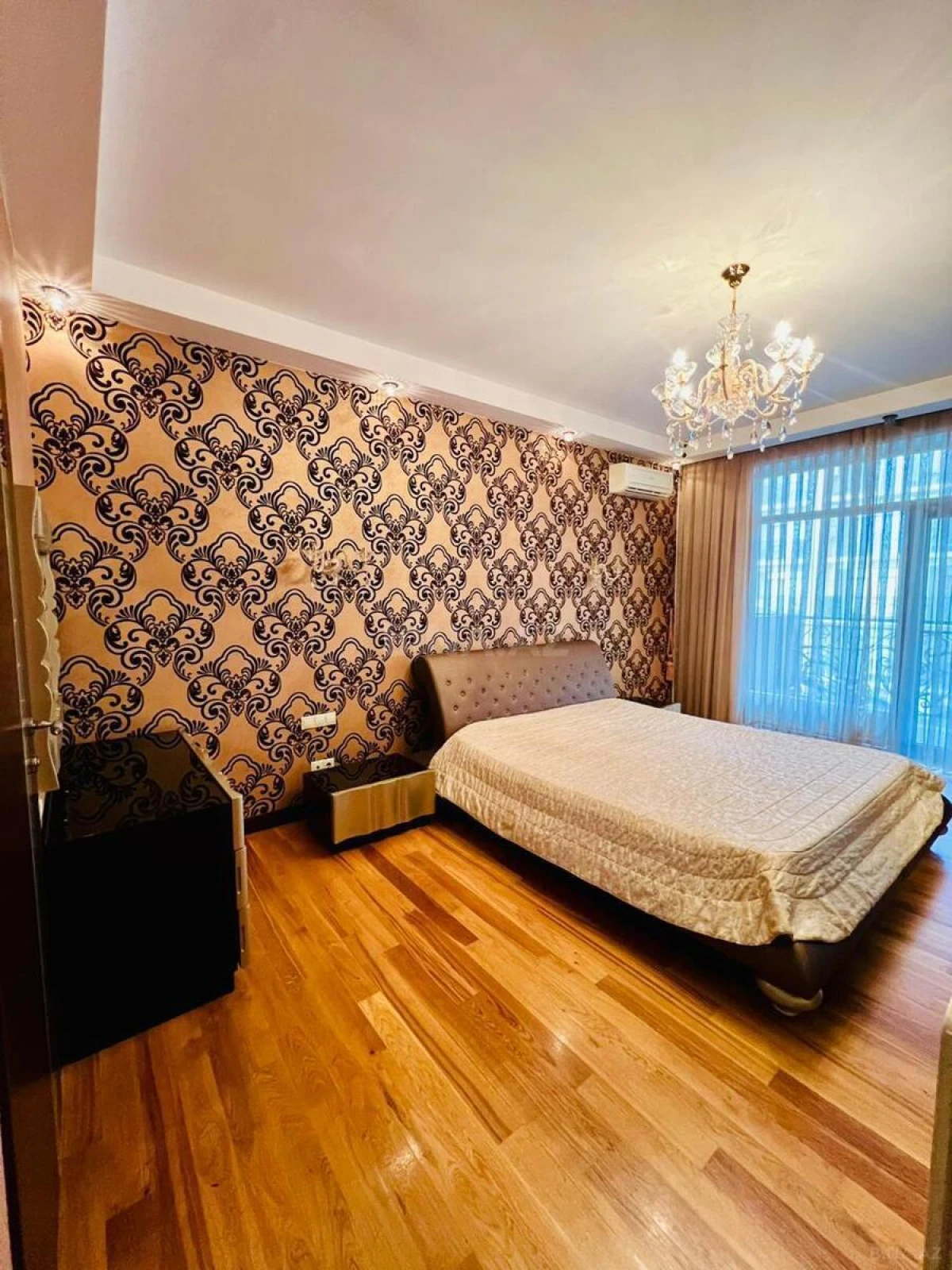 Kirayə verilir 3 otaqlı mənzil 180 m²