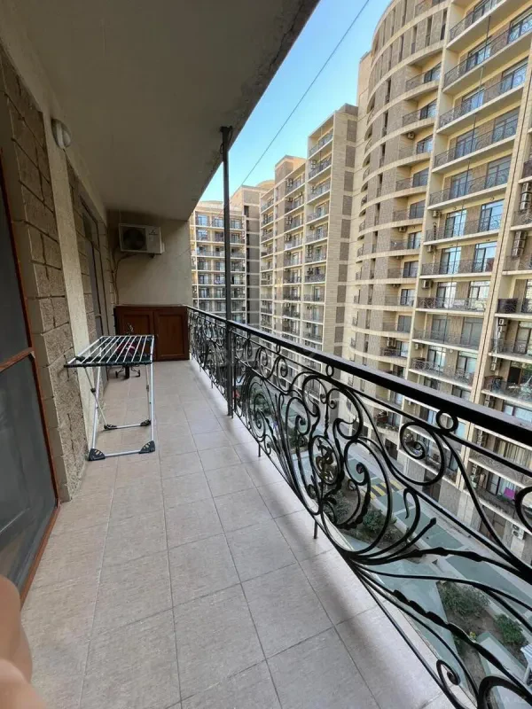 Kirayə verilir 3 otaqlı mənzil 180 m²