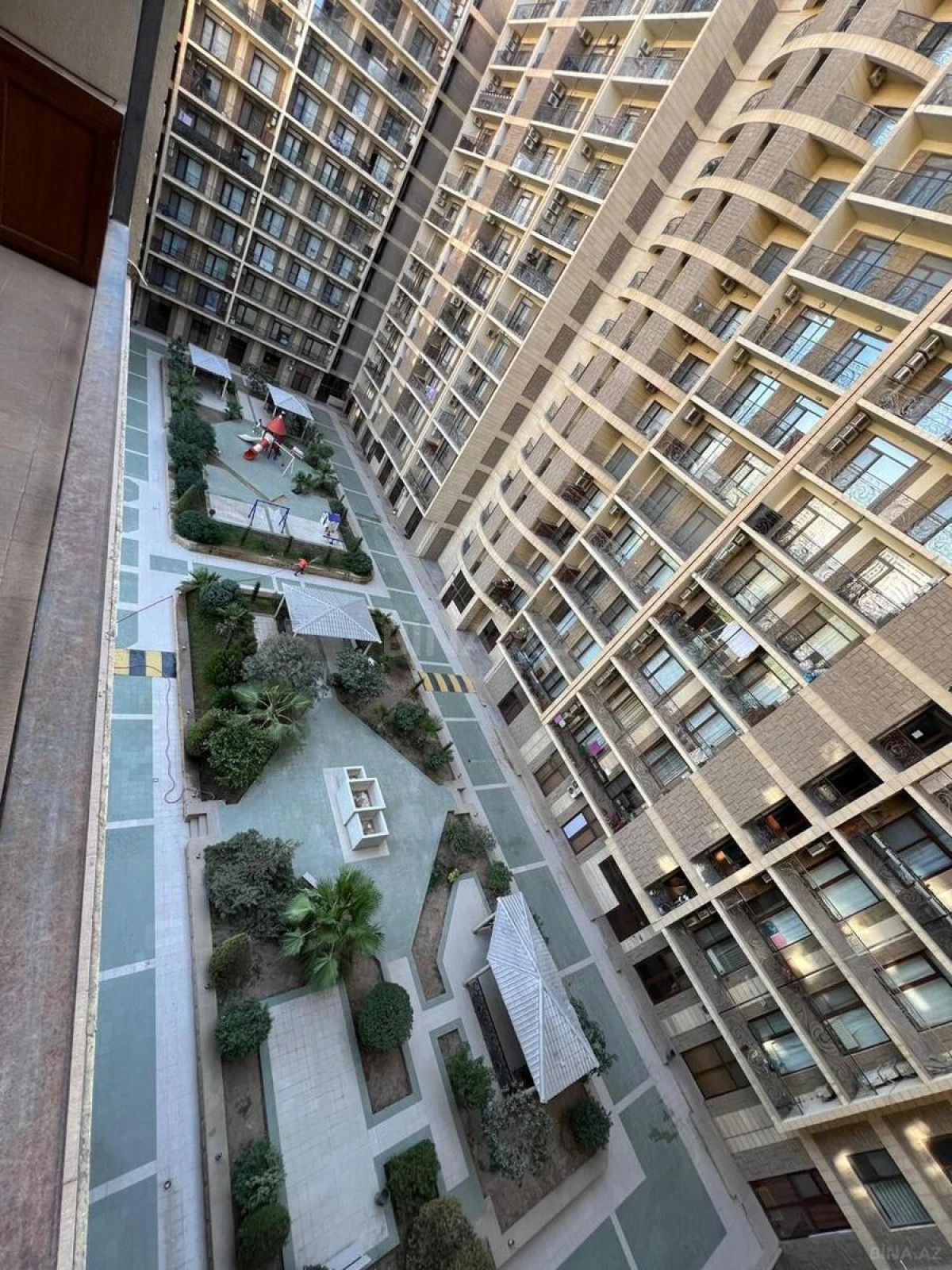 Kirayə verilir 3 otaqlı mənzil 180 m²