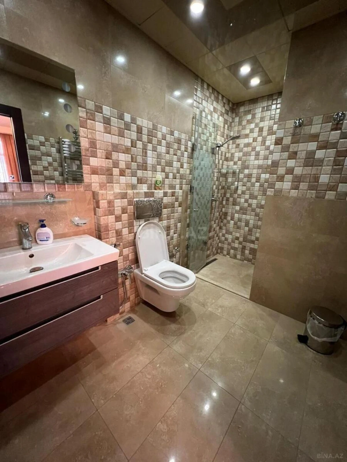 Kirayə verilir 3 otaqlı mənzil 180 m²
