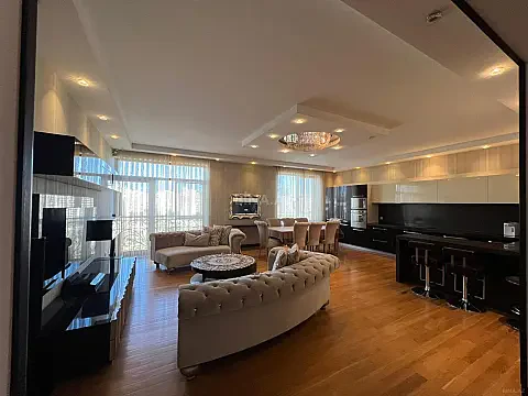 Kirayə verilir 3 otaqlı mənzil 180 m²